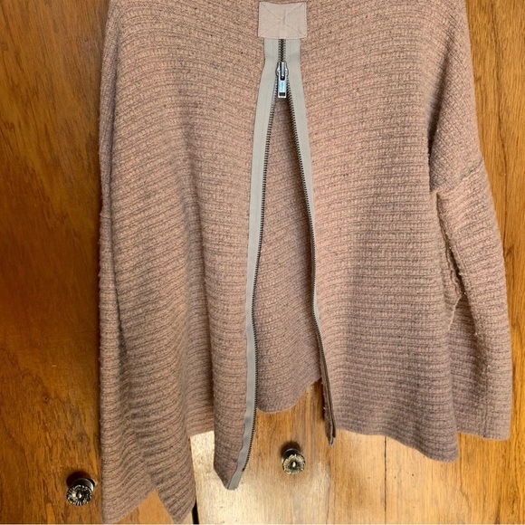 Free People Women’s Light Pink Wool Blend Oversized Pullover Sweater small - Picture 10 of 10